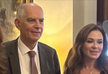 « Échos d’éternité », le nouvel ouvrage de Green Cedar Lebanon pour célébrer le patrimoine libanais Hervé Magro en compagnie de Pascale Saad à la cérémonie de lancement de l’ouvrage « Échos d’éternité ». Photo fournie par Green Cedar Lebanon